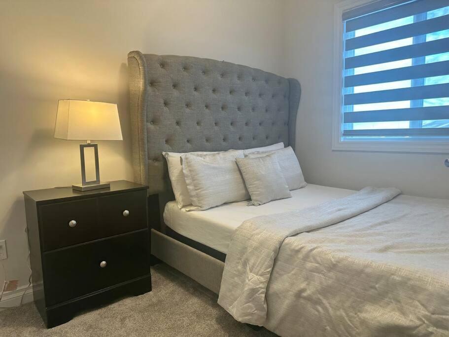 Apartment Beautiful Close To Busstop Calgary