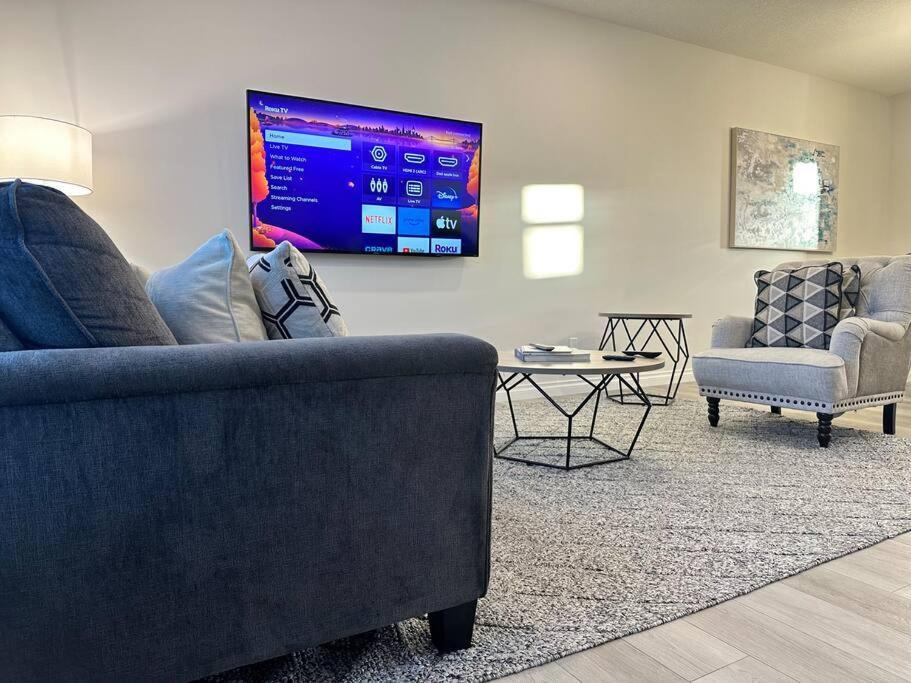 Beautiful Close To Busstop Apartment Calgary