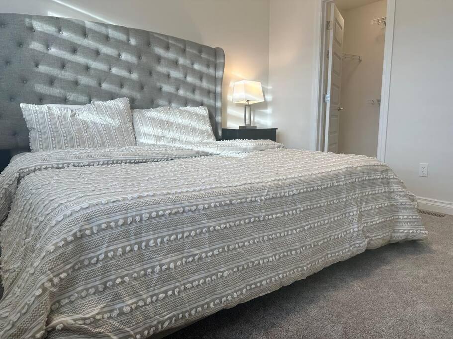 Beautiful Close To Busstop Apartment