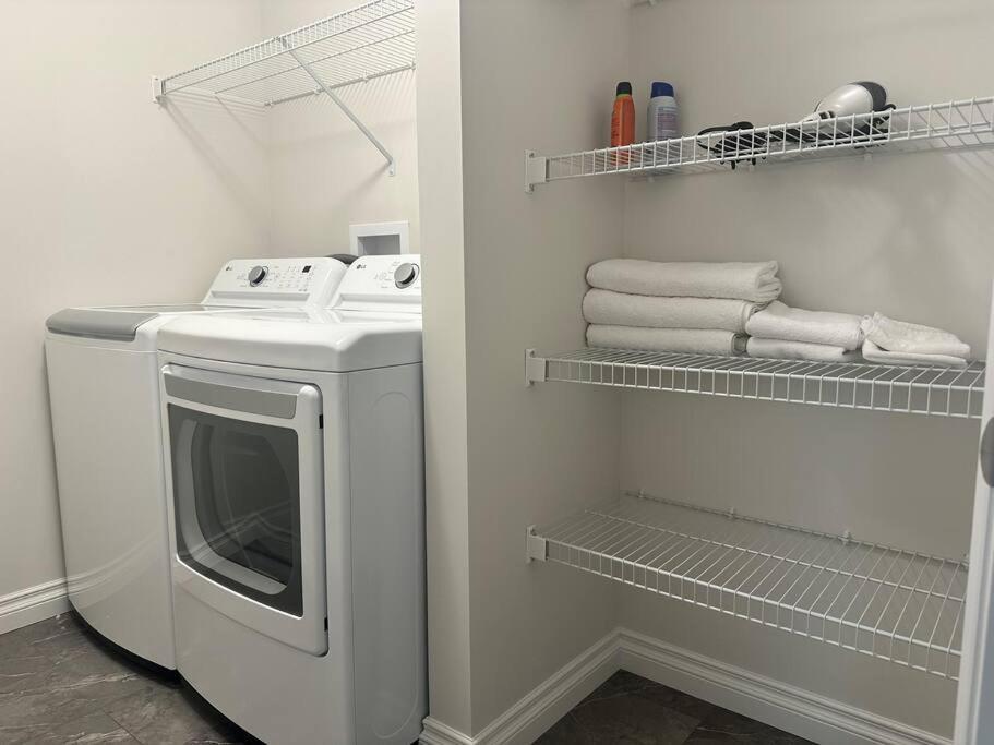 Beautiful Close To Busstop Apartment *